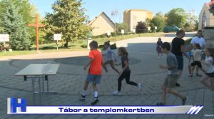 Híradó: Tábor a templomkertben 