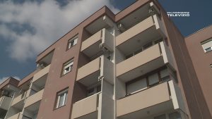 Mérleg: Önkormányzati bérlakásokat ad el a város